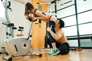 Xin ông chồng đi tập gym, vợ yêu địt trộm với anh pt