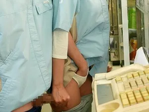 ông chồng ngoại tình, người vợ đi "ăn vụng" với cậu sinh viên làm thêm