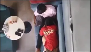 Quay lén em người yêu bú mút cho nhân tình nơi công cộng