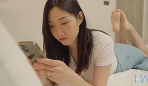 Xinh đẹp nhưng vẫn bị chồng yêu vụng trộm, bà xã buồn tình cho anh giao hàng nện luôn