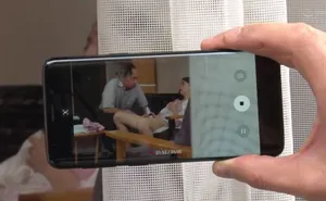 Vợ sắp cưới của con trai gian díu với bố anh xã bị gã tiền bối khu phố phát hiện