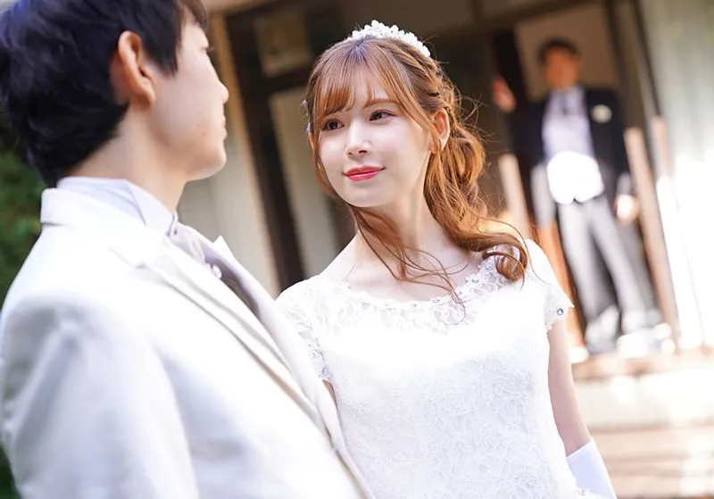 Bố ông chồng trả bài bạn gái của con trai ngay sau lễ cưới của con trai