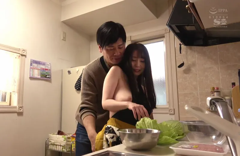 Nghi ngờ vợ "đi ngoài", anh xã lén lắp camera và chứng kiến tất cả